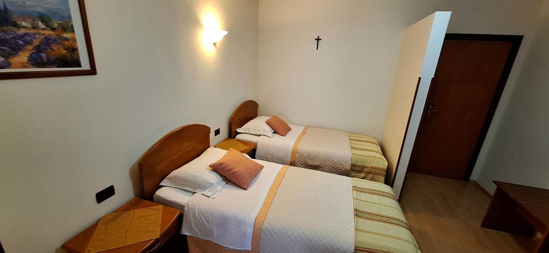 Apartments And Rooms Laura พาซิน ภายนอก รูปภาพ