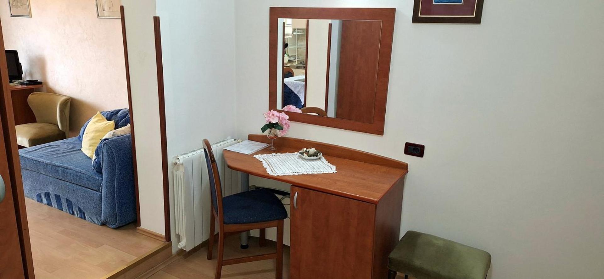 Apartments And Rooms Laura พาซิน ภายนอก รูปภาพ