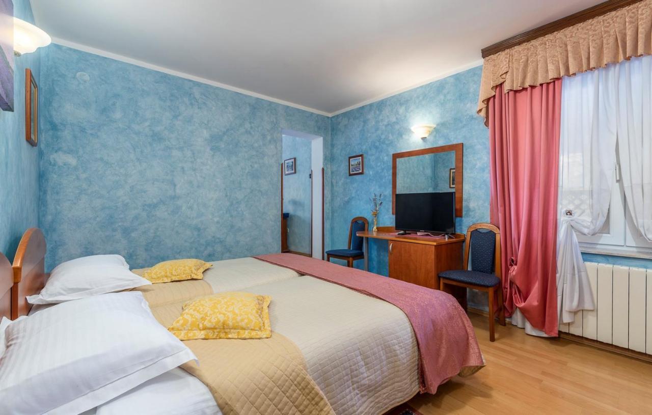 Apartments And Rooms Laura พาซิน ภายนอก รูปภาพ