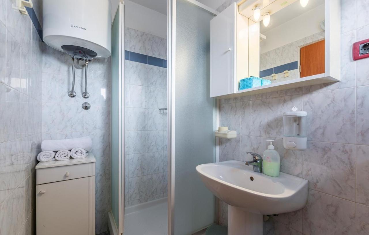 Apartments And Rooms Laura พาซิน ภายนอก รูปภาพ