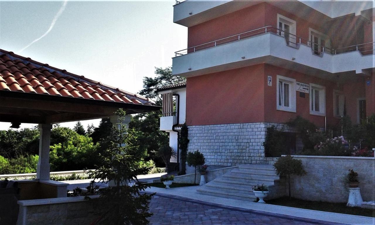 Apartments And Rooms Laura พาซิน ภายนอก รูปภาพ