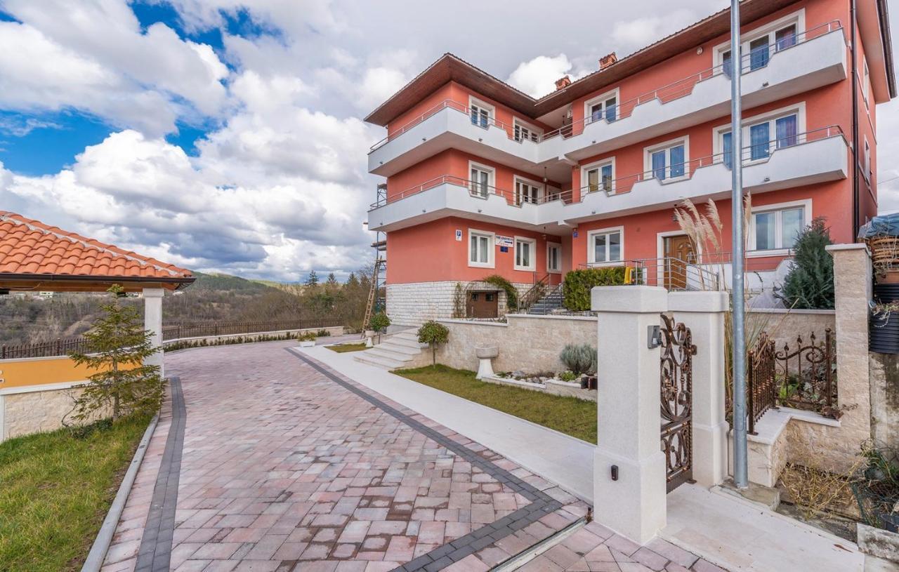 Apartments And Rooms Laura พาซิน ภายนอก รูปภาพ