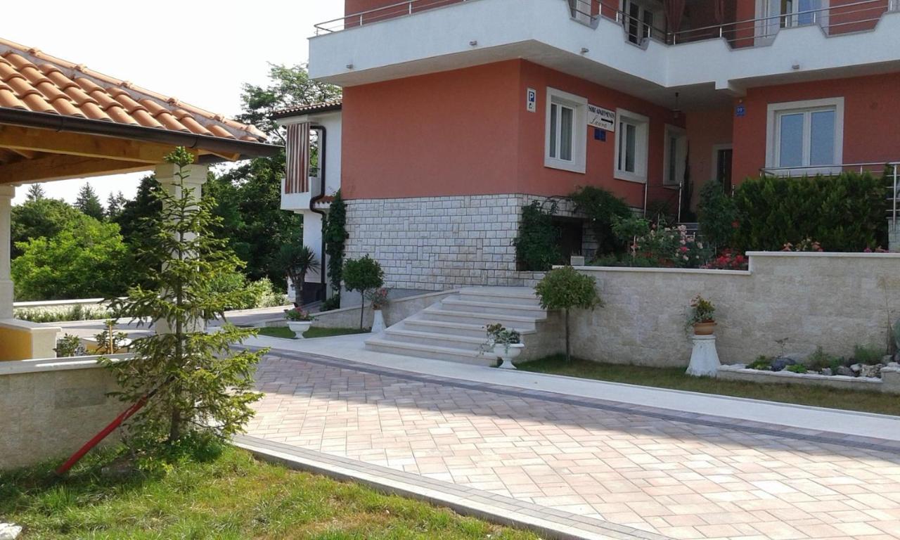 Apartments And Rooms Laura พาซิน ภายนอก รูปภาพ