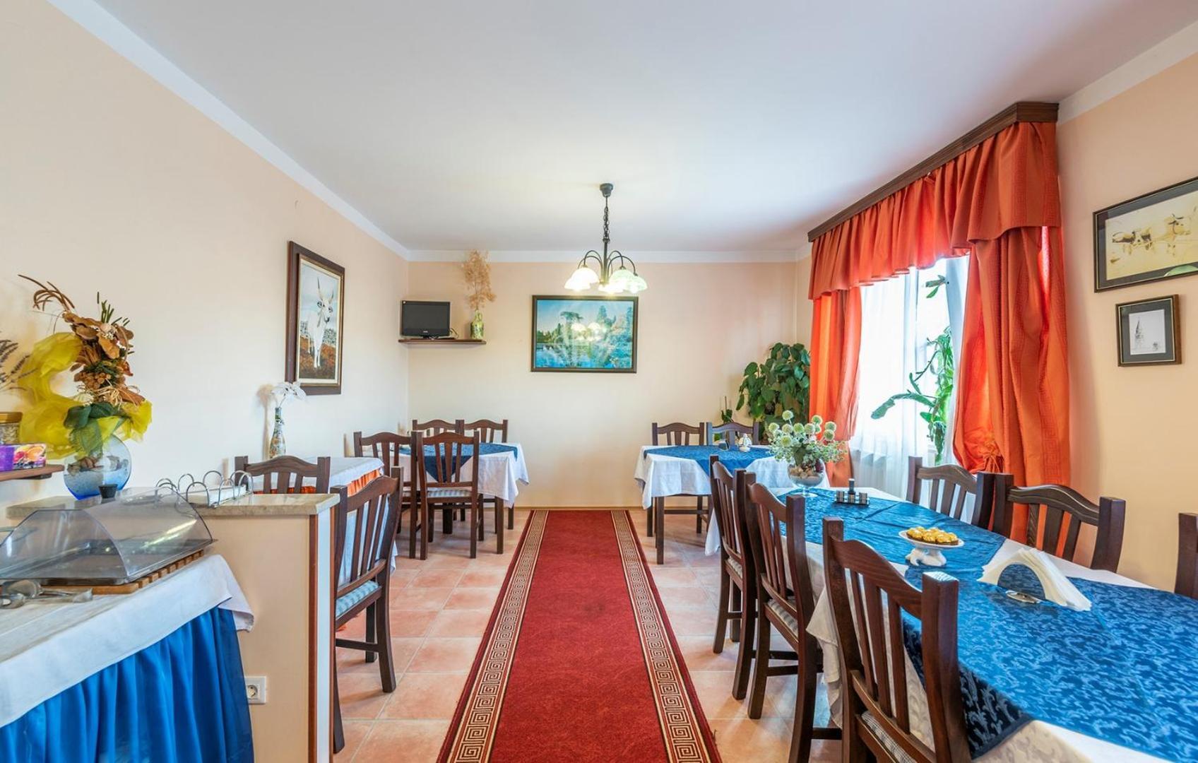 Apartments And Rooms Laura พาซิน ภายนอก รูปภาพ