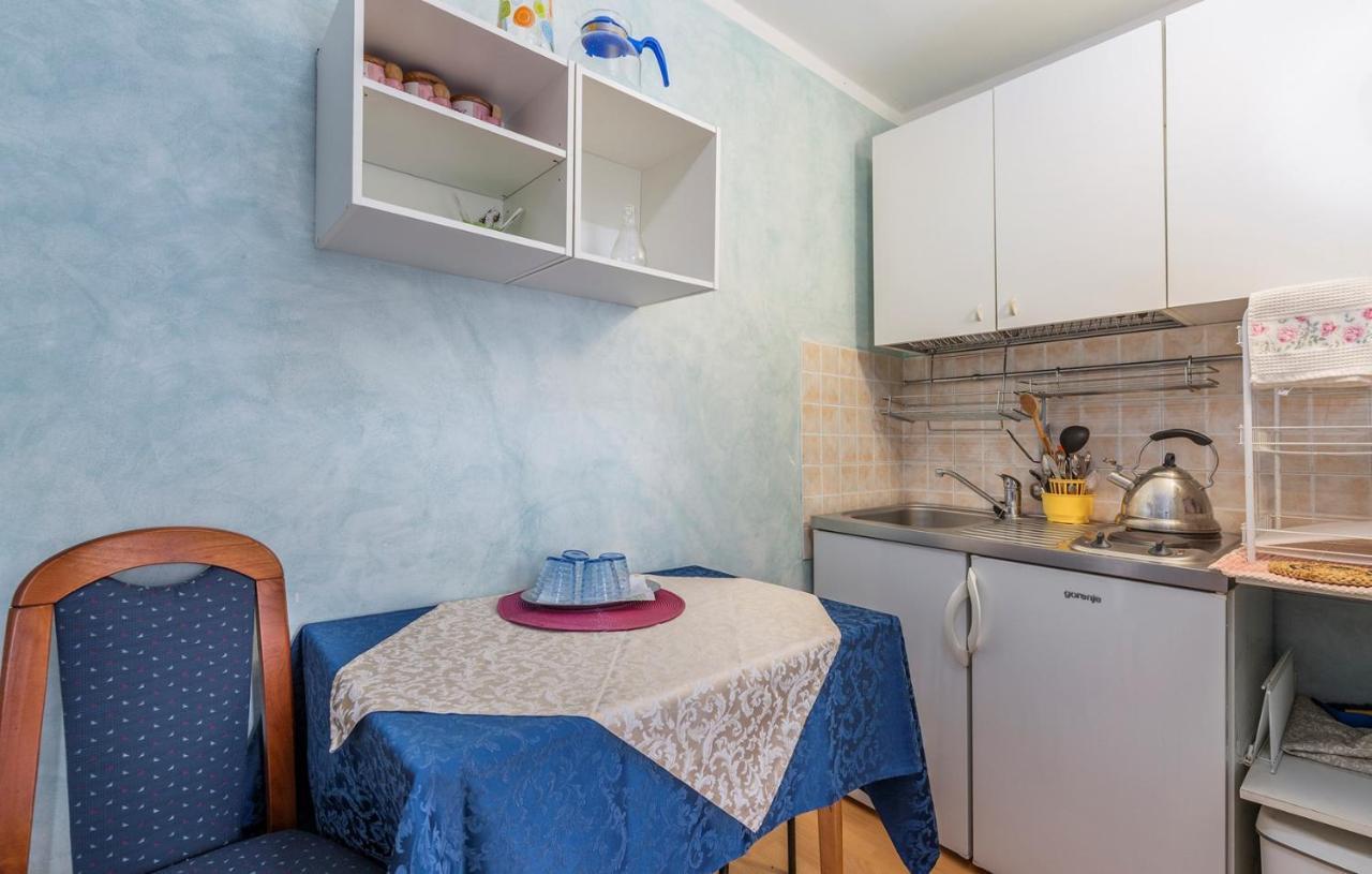 Apartments And Rooms Laura พาซิน ภายนอก รูปภาพ