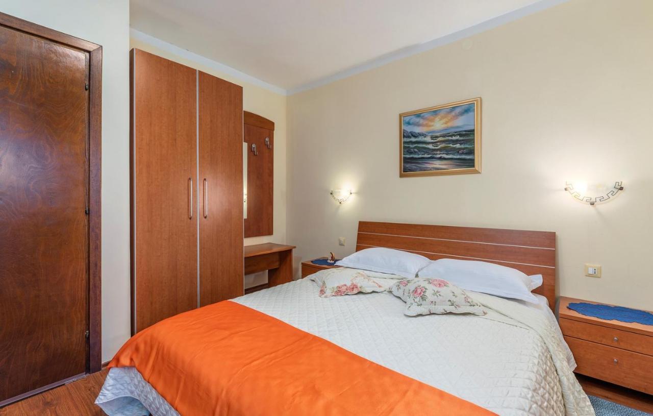 Apartments And Rooms Laura พาซิน ภายนอก รูปภาพ