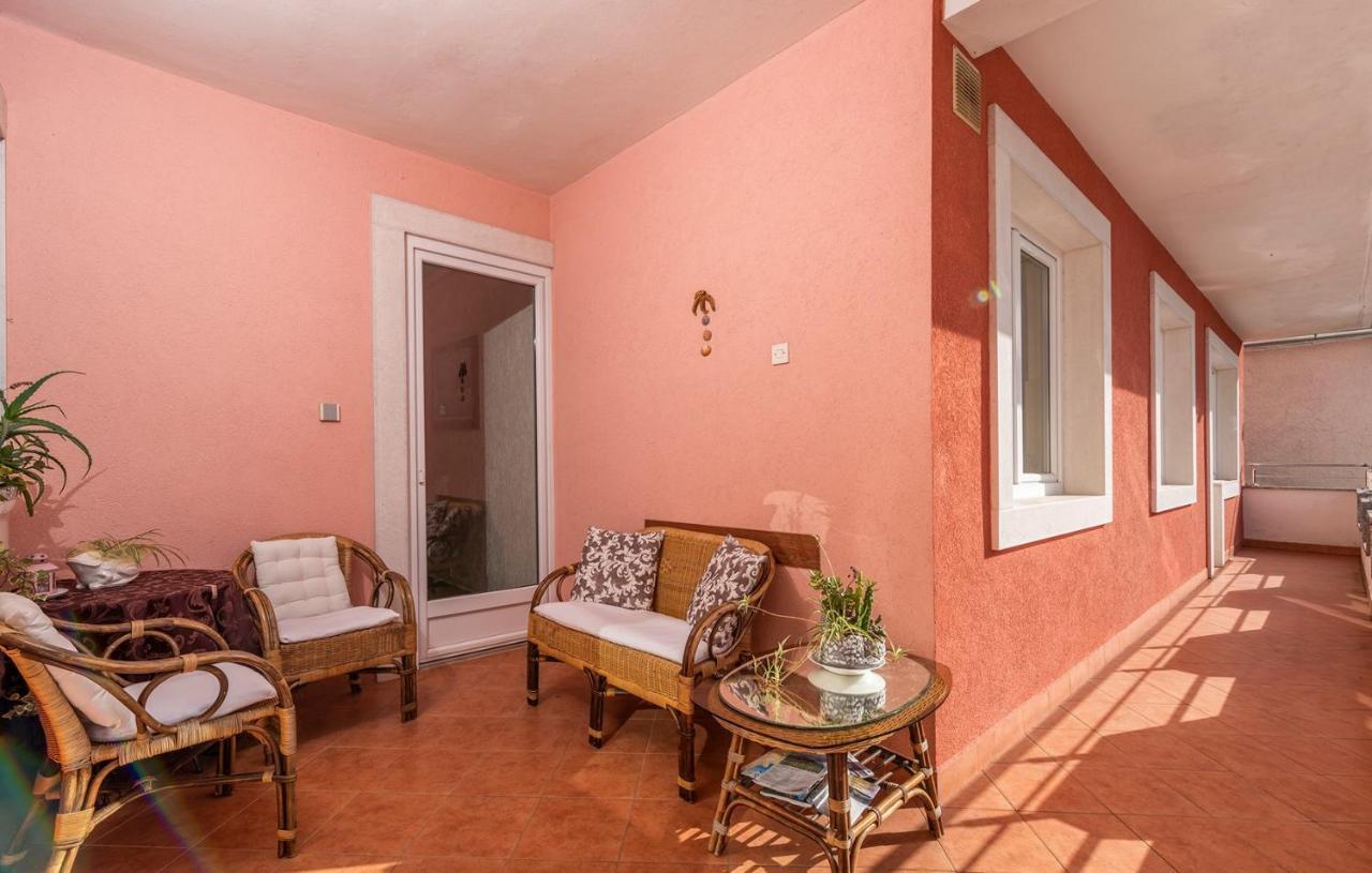Apartments And Rooms Laura พาซิน ภายนอก รูปภาพ