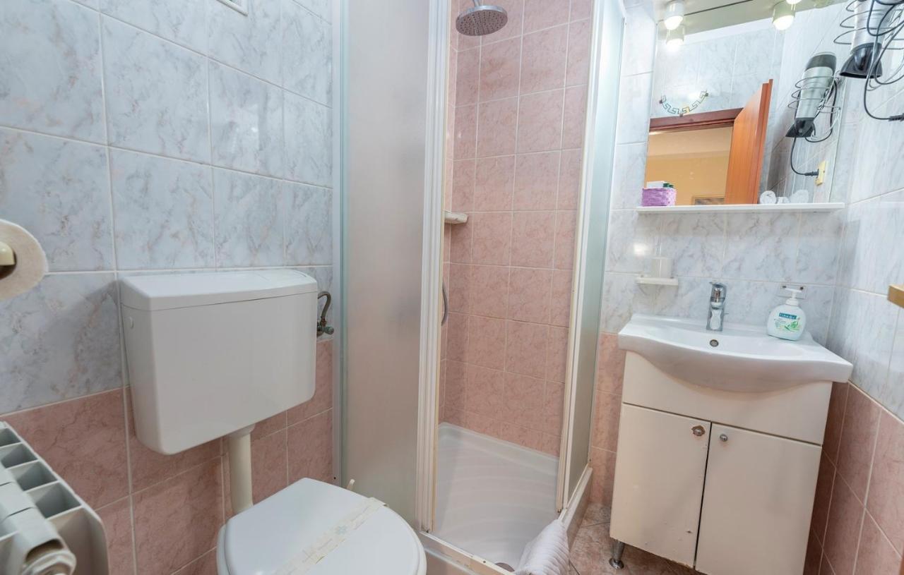 Apartments And Rooms Laura พาซิน ภายนอก รูปภาพ
