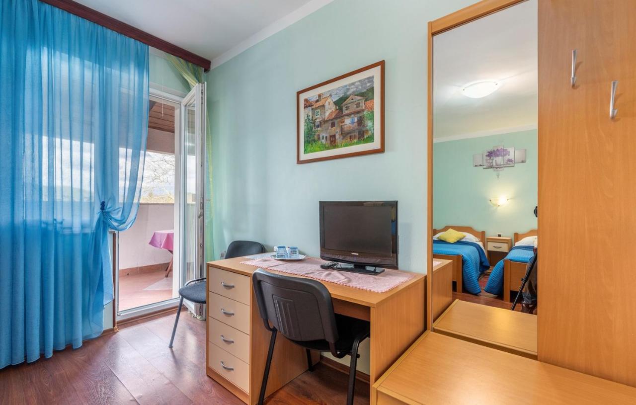 Apartments And Rooms Laura พาซิน ภายนอก รูปภาพ