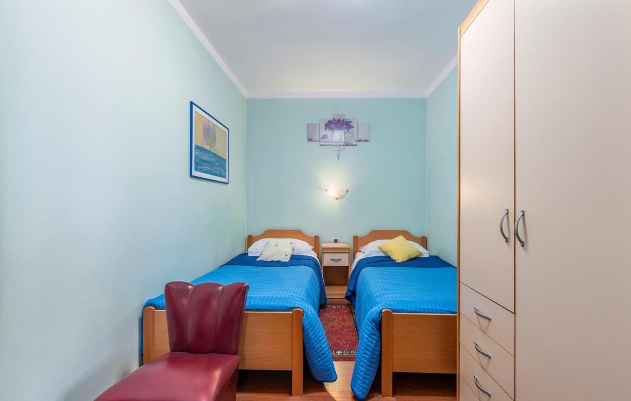 Apartments And Rooms Laura พาซิน ภายนอก รูปภาพ