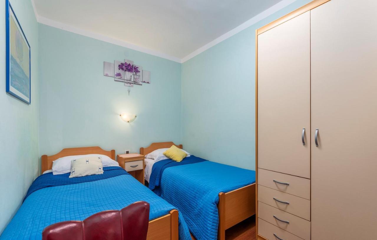 Apartments And Rooms Laura พาซิน ภายนอก รูปภาพ