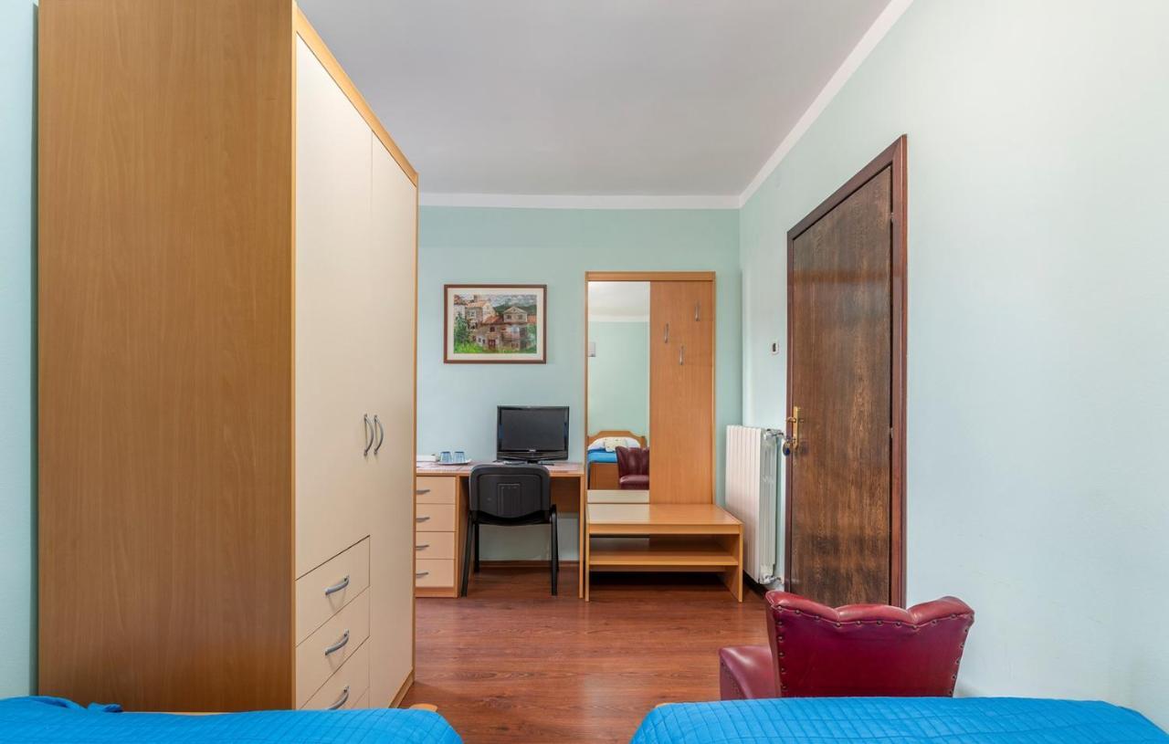 Apartments And Rooms Laura พาซิน ภายนอก รูปภาพ